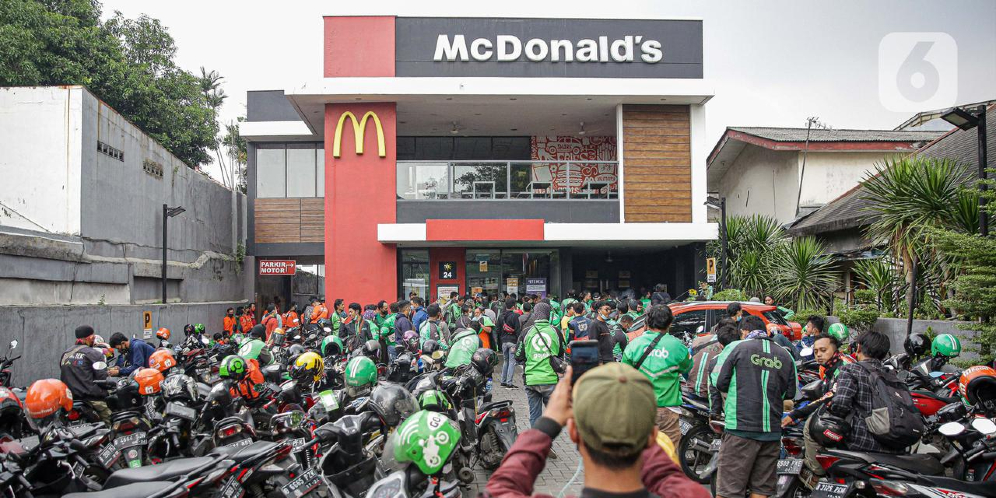 Pembeli BTS Meal Membludak, Satpol PP DKI Jakarta Siaga Kerumunan