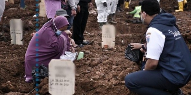 Kunjungi Pemakaman Pasien Covid-19, Anies Baswedan: Cukup, Cukup Sudah!