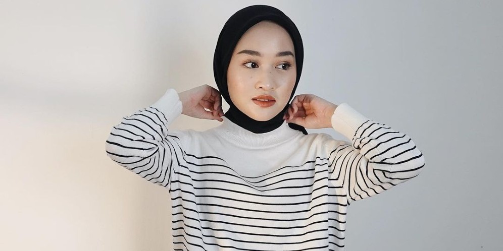 6 Looks Hijab Segi Empat Kiara Leswara, Simpel dan Elegan