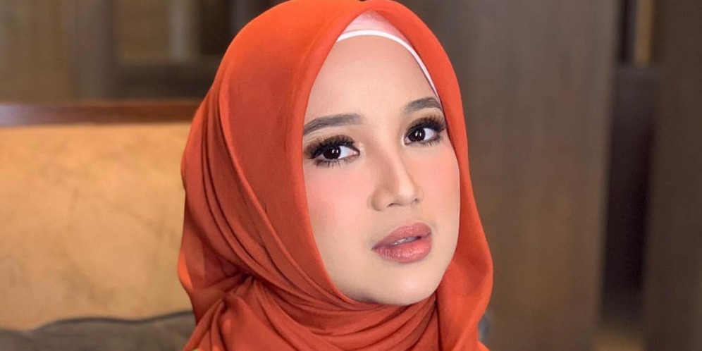 5 Fashion Hijab Ibu Bupati Kendal, Chaca Frederica