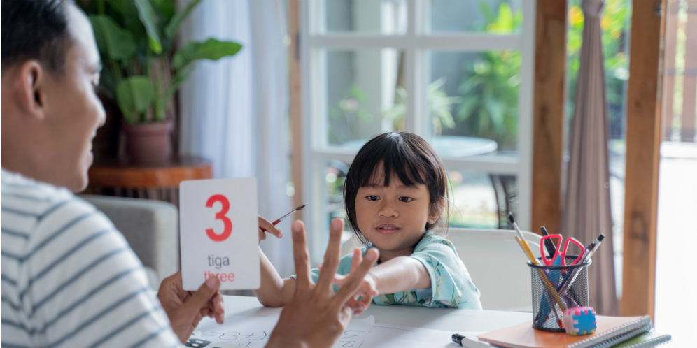 Tumbuh Kembang Anak Tak Bisa Diulang, Pantau Lewat Buku KIA