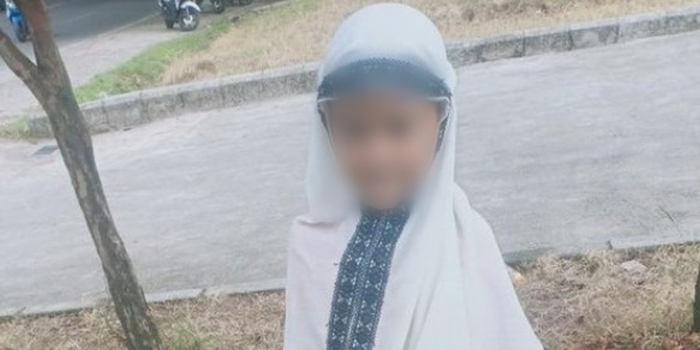 Demi Gantikan Ibu Cari Nafkah, Bocah Ini Rela Mulung, Keliling Tanpa Alas Kaki