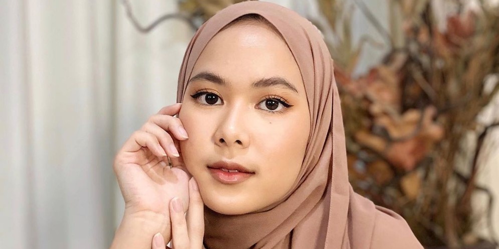 Tutorial Hijab Segi Empat untuk Daily Look, Bisa Syari!