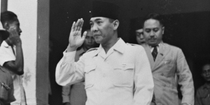 Sosok Pemuda yang Berani Pegang Kepala dan Gunduli Rambut Soekarno