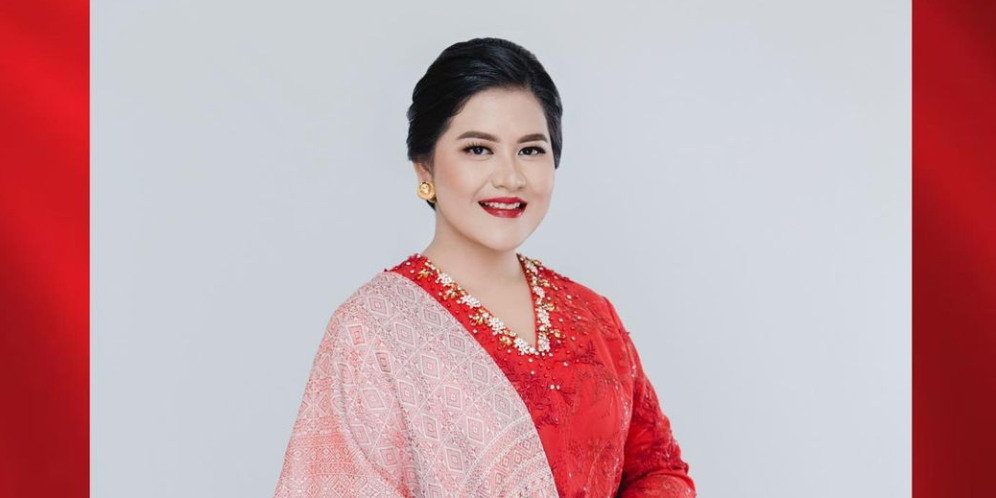 5 Potret Kahiyang Ayu Pakai Kebaya Merah Rayakan Kemerdekaan