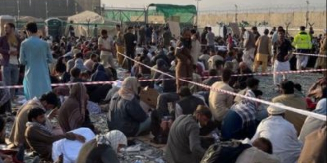 Kisah Pilu Pengungsi Afghanistan: Kelaparan di Bandara, Diberi Makan Tidak Halal