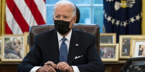 Hampir Menangis Soal Bom Kabul, Joe Biden: Kami Buru Kalian!