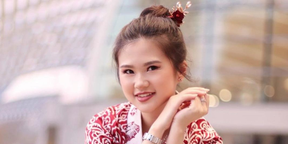 Felicia Tissue Tampil Pakai Dress Batik, Netizen: Makin Cantik Setelah Single