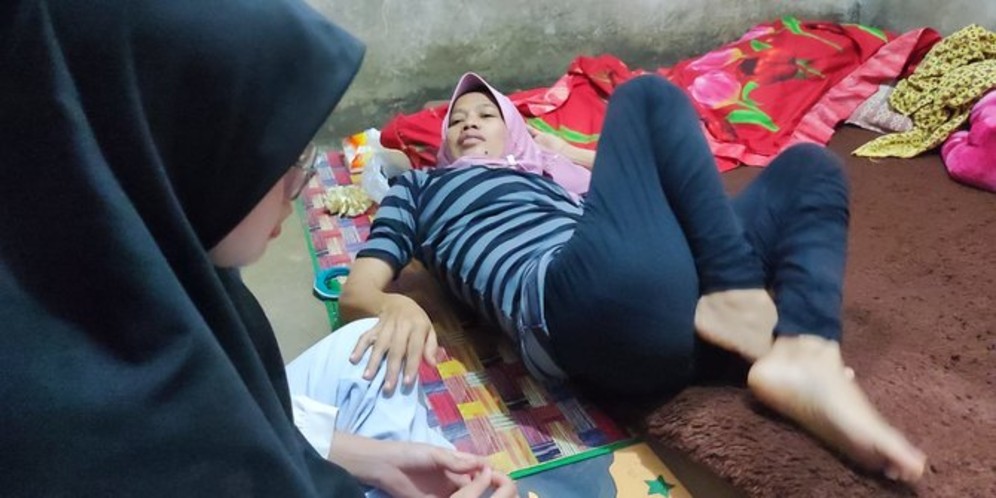 Kisah Pilu Ibu Tiga Anak di Cikalongwetan, Tak Bisa Tidur Selama 7 Tahun
