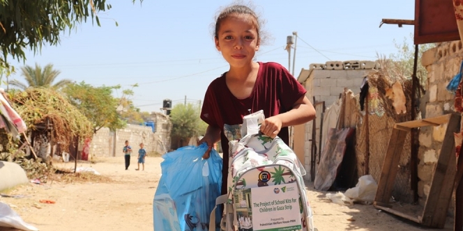 Dompet Dhuafa dan YBM BRI Bagikan Ratusan Paket School Kit Bagi Pelajar Di Gaza