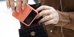 Bedah Kecanggihan Dua Smartphone Lipat Samsung Galaxy