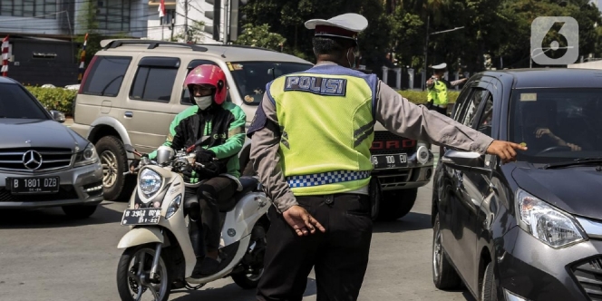 Alasan Sesungguhnya Polisi Pilih Tahan SIM daripada STNK Saat Menilang