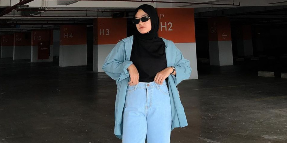 Tips Padukan High Waist Jeans untuk Hijabers, Bikin Kaki Lebih Jenjang!