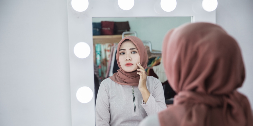 4 Penyebab Munculnya Jerawat Saat Mengenakan Hijab
