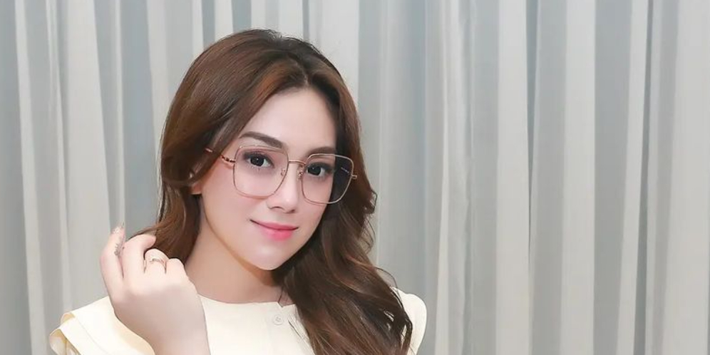 Tangis Celine Evangelista Lihat Video Stefan William Bareng Wanita Lain: Ini Cuma Beberapa Menit