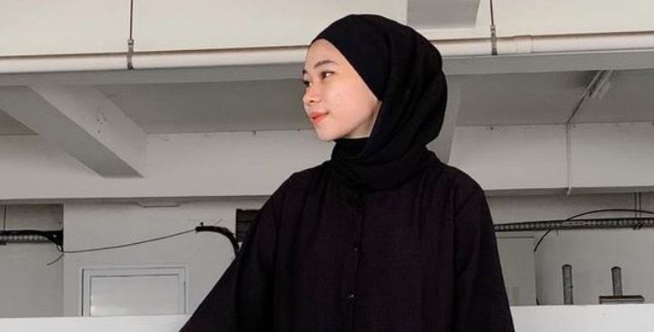 Inspirasi Outfit Hijab Tunik, Bikin Lebih Feminim Tanpa Ribet