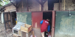 Kisah Pilu Pak Asep Rawat Anak Sendirian di Rumah Reot Bekas Kandang Ayam Usai Istrinya Kabur