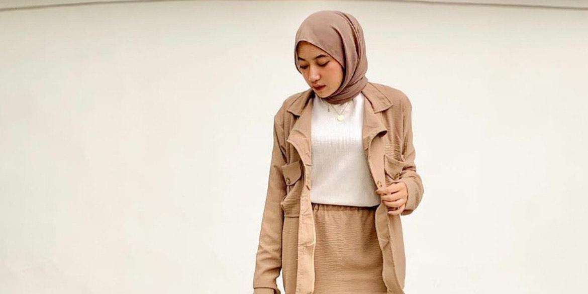 Inspirasi Outfit Hijab Beige untuk Ngantor