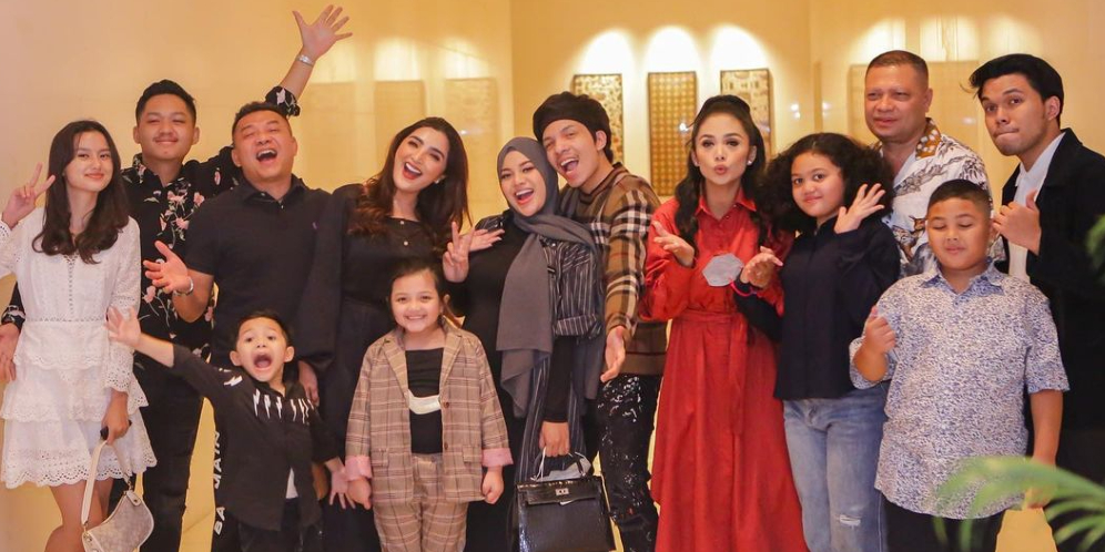Keluarga Anang Hermansyah dan Raul Lemos Akhirnya Kumpul Bareng, Netizen Ikut Bahagia