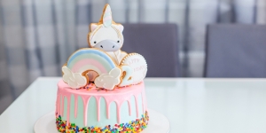 Bentuknya Sungguh Menggemaskan! 5 Kue Cantik Cocok Buat Rayakan Hari Spesial Anak-Anak