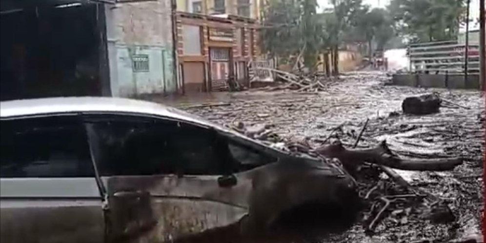 Banjir Bandang Kota Batu Telan Korban 2 Tewas dan 4 Warga Hilang