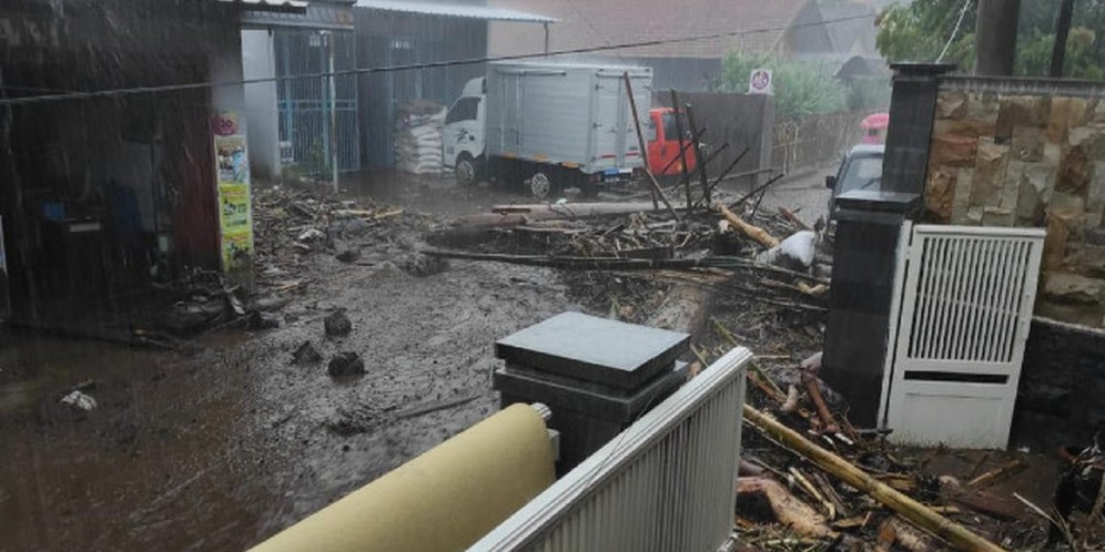 Kisah Ibu Selamat dari Arus Banjir Bandang Kota Batu Usai Terseret 100 Meter