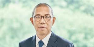 Pemilik Perusahaan Air Minum Gusur Zack Ma dari Peringkat Pertama Orang Terkaya di China