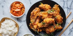 Korean Spice Wings, Santap dengan Kimchi dan Nasi