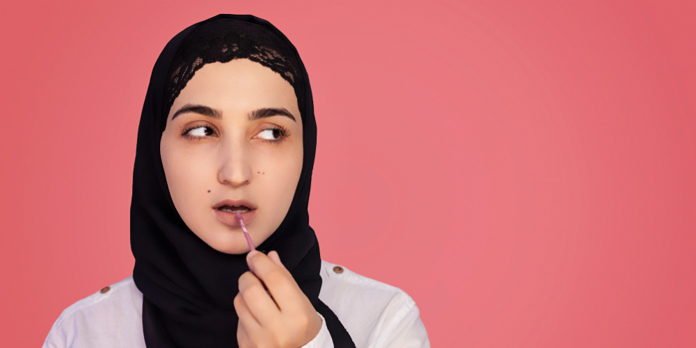 Nostalgia 'Lipstik Arab' yang Membuat Bibir dan Pipi Merona Natural