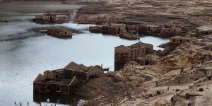 Merinding, Desa Hantu Muncul ke Permukaan Setelah Tenggelam 30 Tahun, Lihat Foto-fotonya