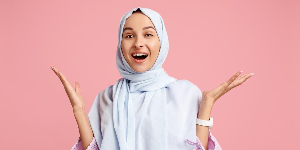 Tips Agar Makeup Nggak Nempel di Hijab