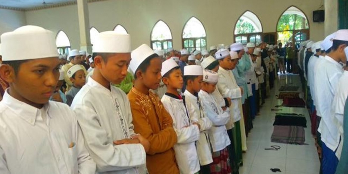 Tata Cara Sholat Ghaib Lengkap Bacaan Niat Hukum Syarat Dan Rukunnya