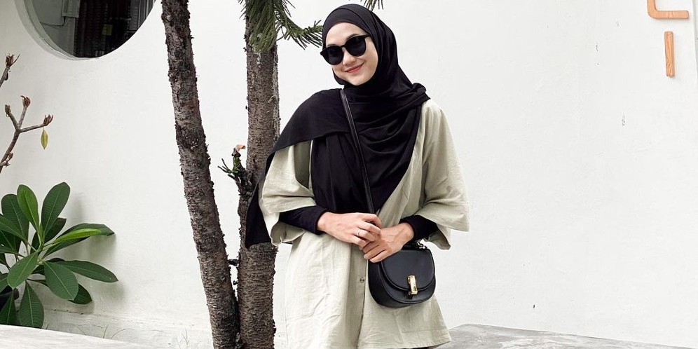 Trik Gunakan 'Oversized Shirt' untuk Hijabers