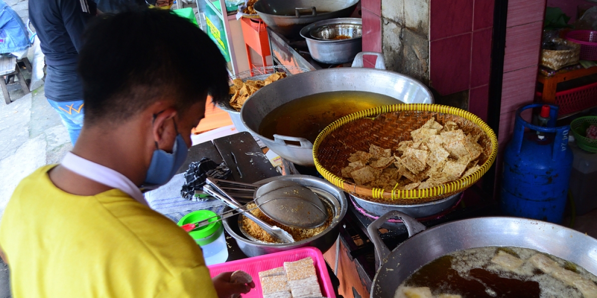 Cara Pengusaha Keripik Tempe Sanan Bertahan Di Tengah Harga Minyak Yang