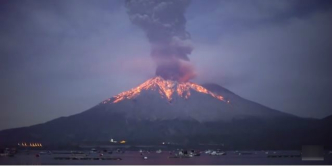 Gunung Semeru Erupsi, Video Mencekam Rekam Awan Panas dan Kecamatan Gelap Gulita