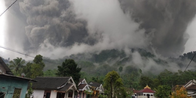 Dampak Erupsi Gunung Semeru, Rute Penerbangan Dialihkan