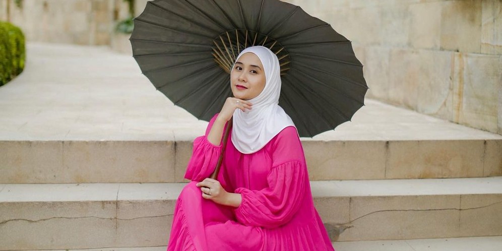 'Casual Outfit' Ryana Dea di Yogyakarta, Memukau Berlatar Alam