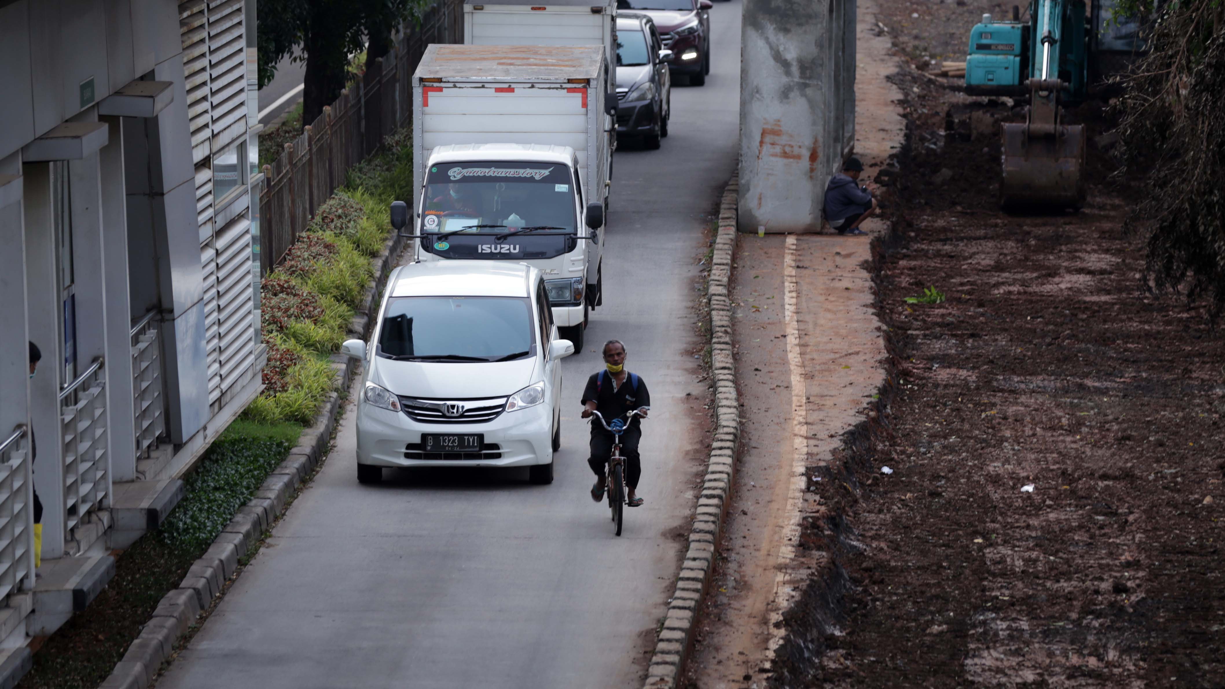 FOTO: Dibangun Proyek Saluran Air, Begini Kondisi di Jalan I Gusti Ngurah Rai