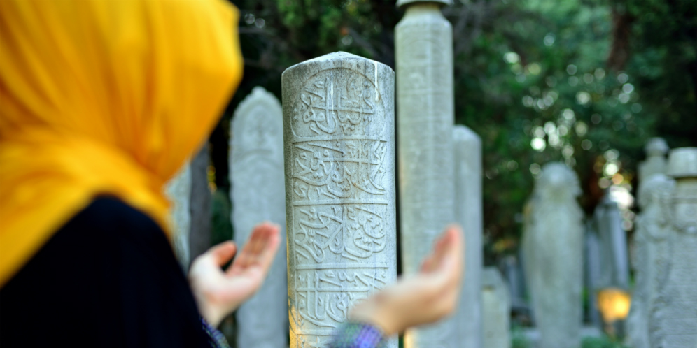 5 Doa untuk Orang Meninggal Dunia, Lengkap dengan Arab, Latin, dan Artinya