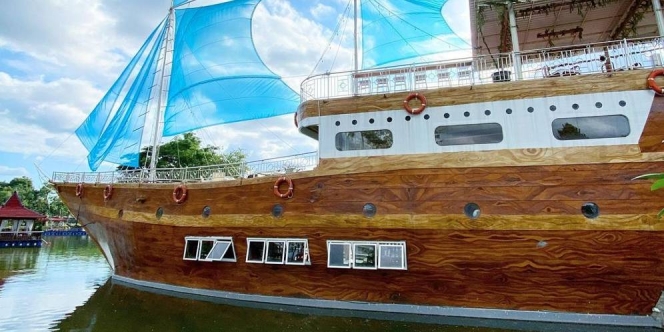 Tanpa Berlayar, Kini Bisa Santai dan Makan di Kapal Phinisi