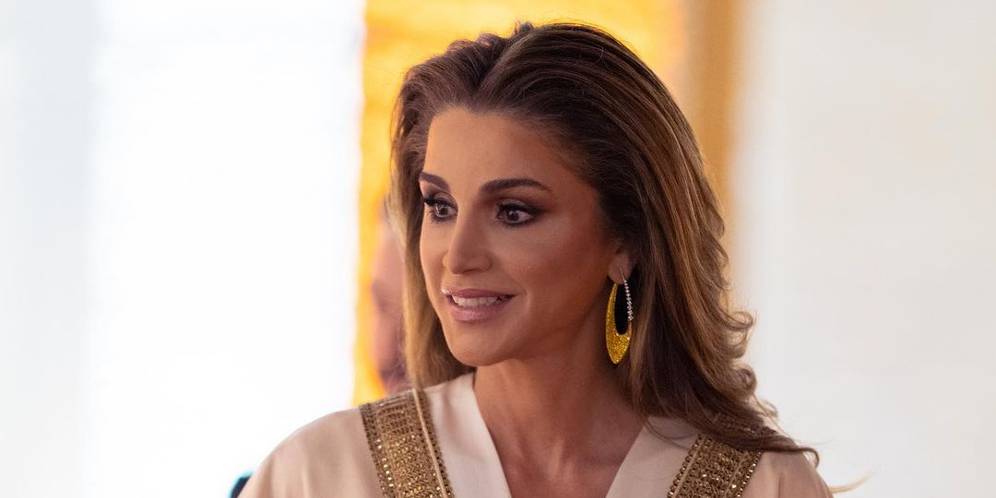 Inspirasi Gaun Kaftan Anggun Ratu Rania dari Yordania