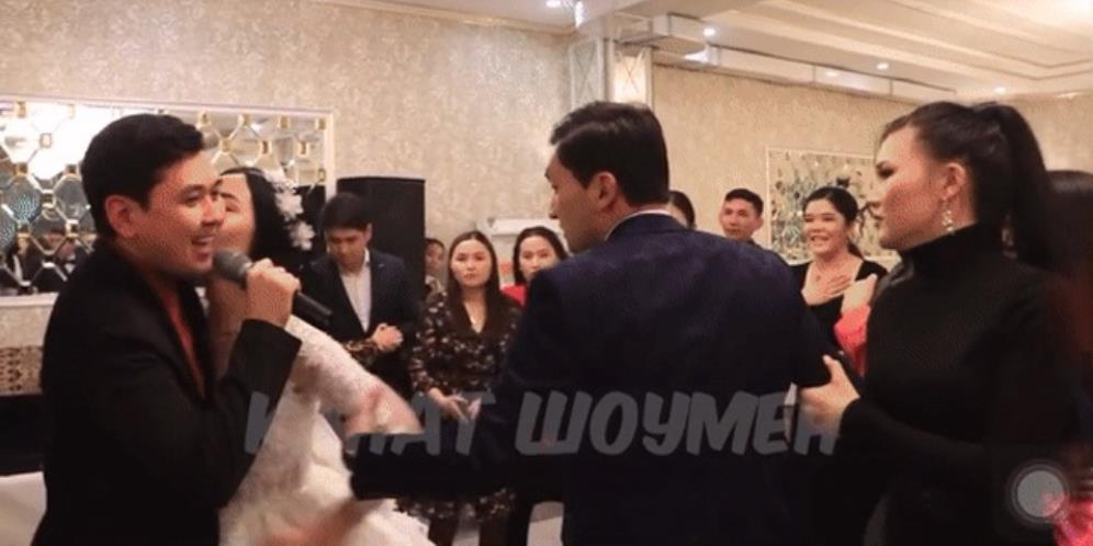 Pengantin Wanita Nekat Cium MC Usai Lihat Pasangan Peluk dan Dansa dengan Mantan