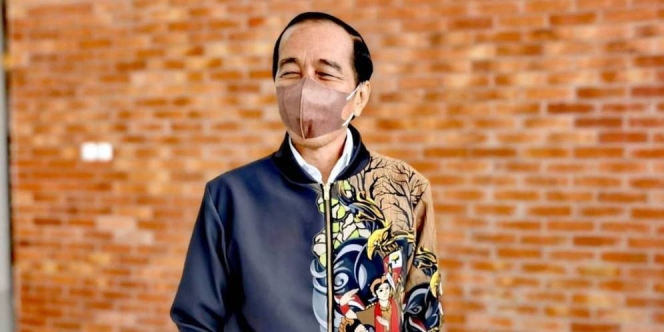 Jokowi Pamer Jaket Khas Blora, Detail Motifnya Keren!