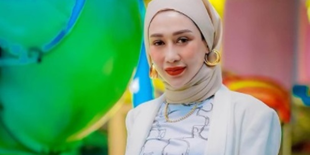 8 Potret Dokter Reza Gladys Kakak Ipar Siti Badriah, Tubuh Langsingnya Bikin Salfok!