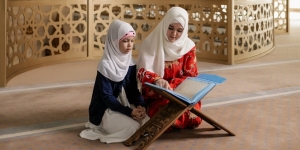 8 Cara Membaca Al-Quran dengan Baik dan Benar: Kenali Huruf Hijaiyah, Tajwid, Istiqamah serta Keutamaannya