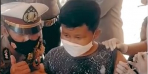 Masya Allah, Bocah Ini Bersepeda Bonceng Teman Datangi Kantor Polisi: Mau Vaksin