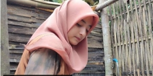 8 Potret Gadis Desa Keturunan Turki, Bisa Panjat Pohon Kelapa!