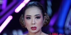 Viral Video Penampilan Sederhana Soimah Belanja di Warung
