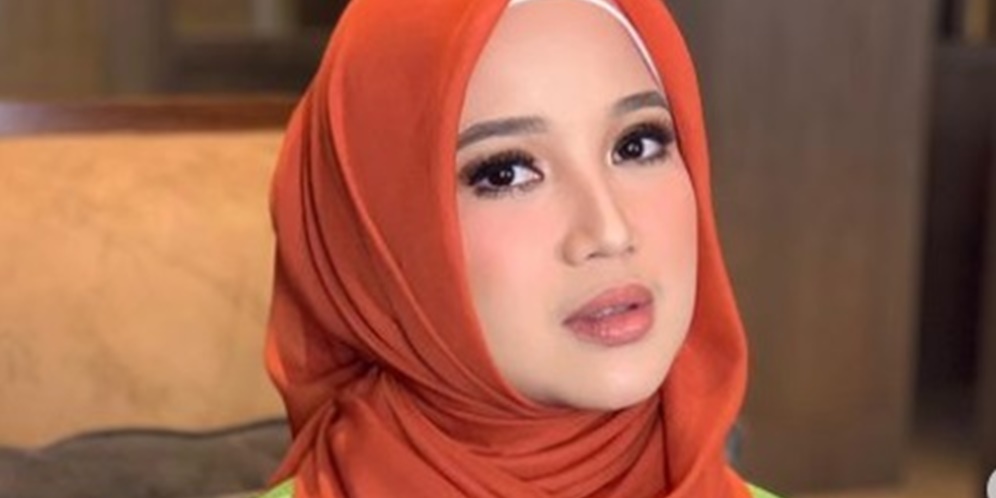 9 Gaya Chacha Frederica yang Kini Jadi Istri Pejabat, Kece Dasteran!