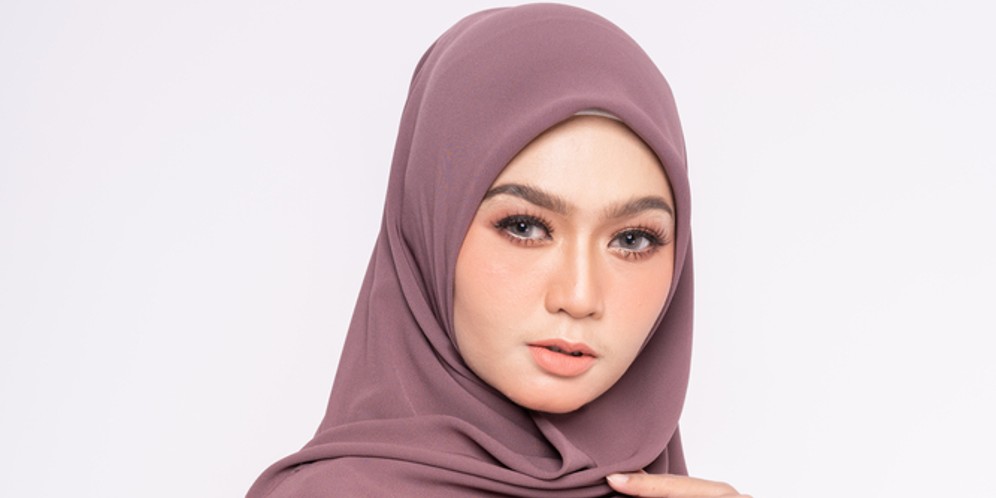 Cara Setrika Kerudung Segi Empat Biar Selalu Rapi